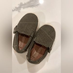 Toms green baby shoes